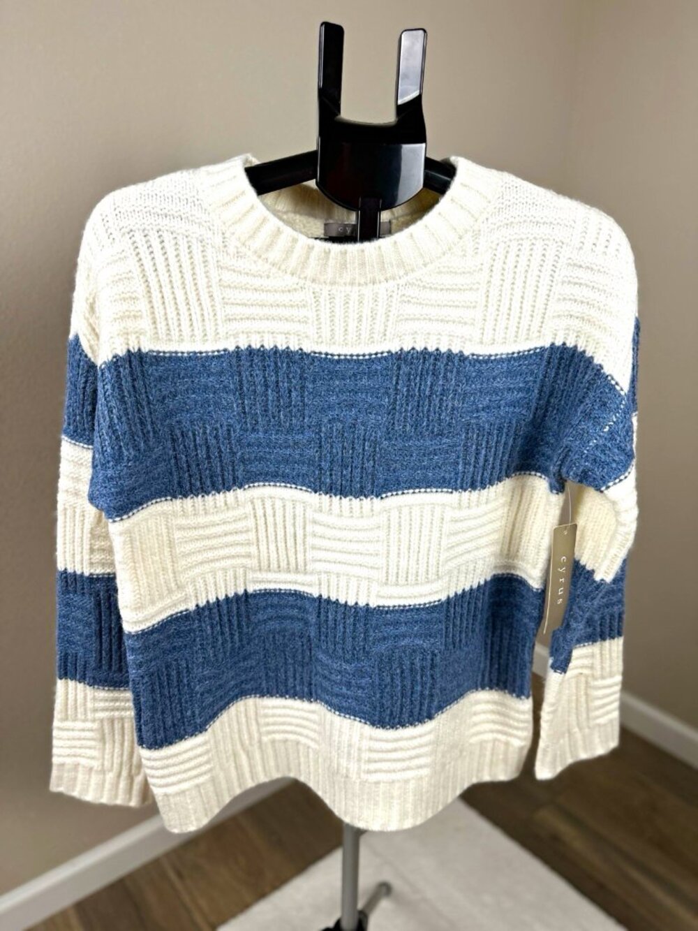 Cyrus Women’s Striped Textured Knit Pullover Sweater Blue White Size M NWT